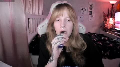 Snapshot of rapunzel_cute chatting on April 25, 6:27 pm Rapunzel online show from April 25, 6:27 pm