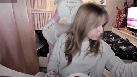 Snapshot of rapunzel_cute chatting on May 3, 6:36 pm Rapunzel online show from May 3, 6:36 pm