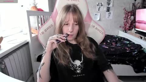 Snapshot of rapunzel_cute chatting on May 5, 1:19 pm Rapunzel online show from May 5, 1:19 pm