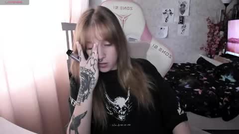 Snapshot of rapunzel_cute chatting on May 6, 1:16 pm Rapunzel online show from May 6, 1:16 pm