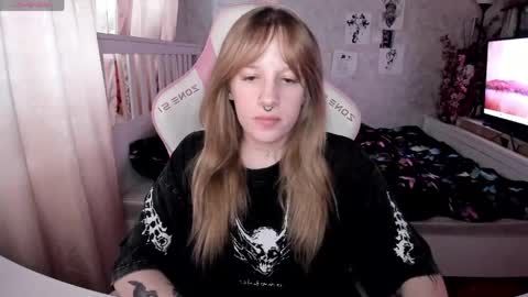 Snapshot of rapunzel_cute chatting on May 12, 1:30 pm Rapunzel online show from May 12, 1:30 pm