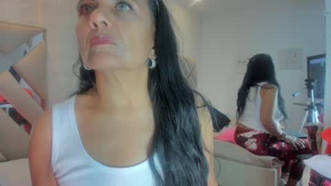 Raquel Moore  online show from February 7, 11:34 pm