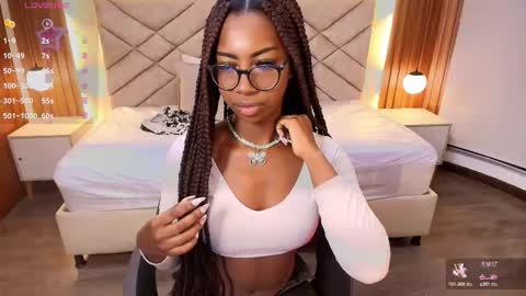 Snapshot of raqueljones_ chatting on February 18, 12:45 pm Raquel online show from February 18, 12:45 pm