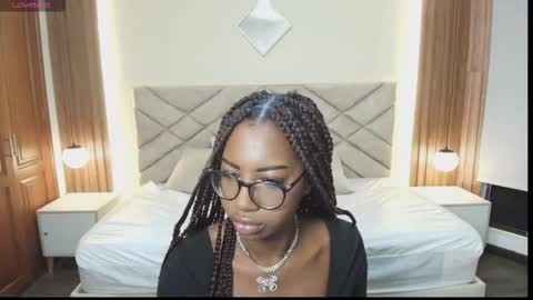 Snapshot of raqueljones_ chatting on February 24, 12:14 pm Raquel online show from February 24, 12:14 pm