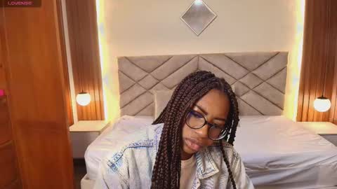 Snapshot of raqueljones_ chatting on February 26, 12:04 pm Raquel online show from February 26, 12:04 pm
