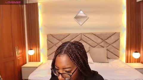 Snapshot of raqueljones_ chatting on February 27, 12:16 pm Raquel online show from February 27, 12:16 pm
