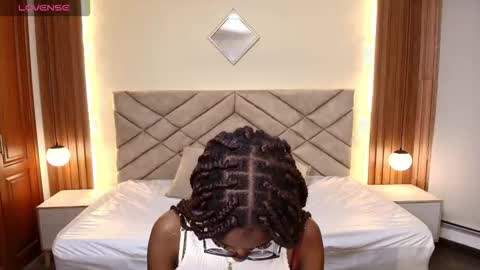 Snapshot of raqueljones_ chatting on March 6, 12:12 pm Raquel online show from March 6, 12:12 pm