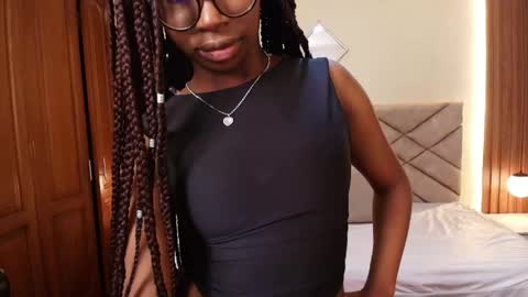 Snapshot of raqueljones_ chatting on March 24, 12:10 pm Raquel online show from March 24, 12:10 pm
