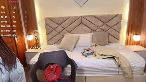 Snapshot of raqueljones_ chatting on March 27, 2:28 pm Raquel online show from March 27, 2:28 pm