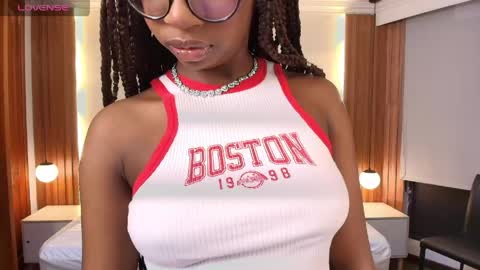 Snapshot of raqueljones_ chatting on April 15, 11:50 am Raquel online show from April 15, 11:50 am