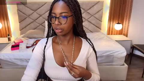 Snapshot of raqueljones_ chatting on April 16, 12:06 pm Raquel online show from April 16, 12:06 pm