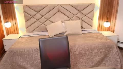 Snapshot of raqueljones_ chatting on April 20, 7:48 pm Raquel online show from April 20, 7:48 pm