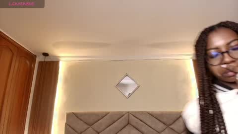 Snapshot of raqueljones_ chatting on May 5, 12:13 pm Raquel online show from May 5, 12:13 pm