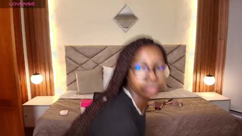 Snapshot of raqueljones_ chatting on May 6, 11:59 am Raquel online show from May 6, 11:59 am