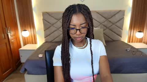 Snapshot of raqueljones_ chatting on May 16, 12:15 pm Raquel online show from May 16, 12:15 pm