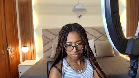 Snapshot of raqueljones_ chatting on May 19, 12:33 pm Raquel online show from May 19, 12:33 pm