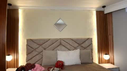 Snapshot of raqueljones_ chatting on May 21, 12:01 pm Raquel online show from May 21, 12:01 pm