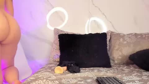 Snapshot of rashoomqueen chatting on March 28, 3:50 am rashoomqueen online show from March 28, 3:50 am