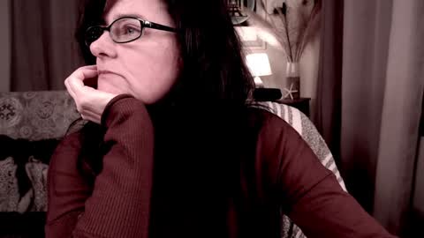 Snapshot of raven_feathers chatting on December 30, 12:43 am  Roxanneredlight59 online show from December 30, 12:43 am