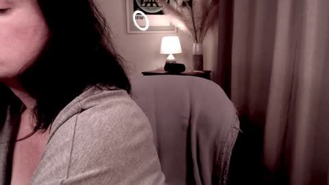 Snapshot of raven_feathers chatting on January 13, 12:51 am  Roxanneredlight59 online show from January 13, 12:51 am