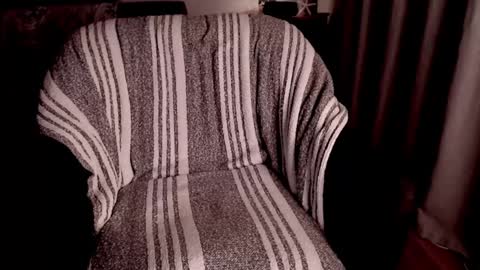 Snapshot of raven_feathers chatting on January 25, 1:21 am  Roxanneredlight59 online show from January 25, 1:21 am