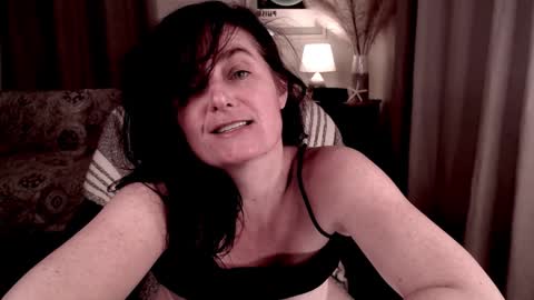 Snapshot of raven_feathers chatting on January 26, 11:18 pm  Roxanneredlight59 online show from January 26, 11:18 pm