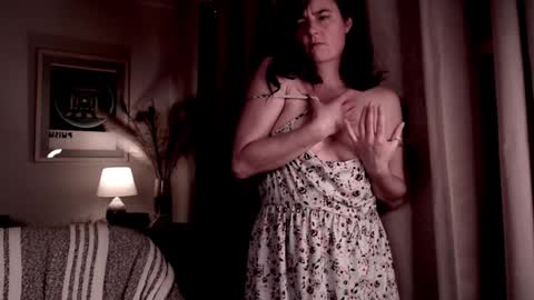 Snapshot of raven_feathers chatting on January 30, 12:18 am  Roxanneredlight59 online show from January 30, 12:18 am