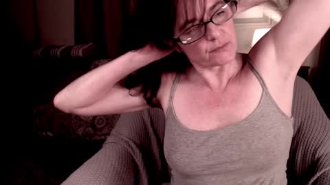 Snapshot of raven_feathers chatting on February 3, 12:36 am  Roxanneredlight59 online show from February 3, 12:36 am