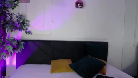 Snapshot of raven_foxxy chatting on March 17, 7:12 am Raven Foxxy online show from March 17, 7:12 am
