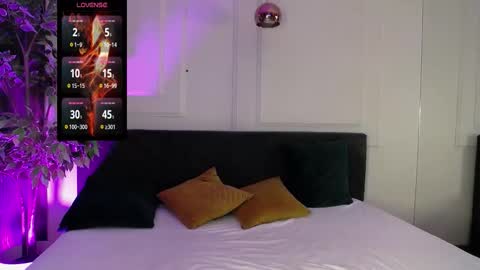 Snapshot of raven_foxxy chatting on March 22, 6:17 am Raven Foxxy online show from March 22, 6:17 am