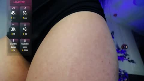 Snapshot of raven_foxxy chatting on March 31, 5:41 am Raven Foxxy online show from March 31, 5:41 am