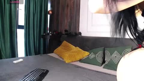 Snapshot of raven_foxxy chatting on April 10, 5:45 am Raven Foxxy online show from April 10, 5:45 am
