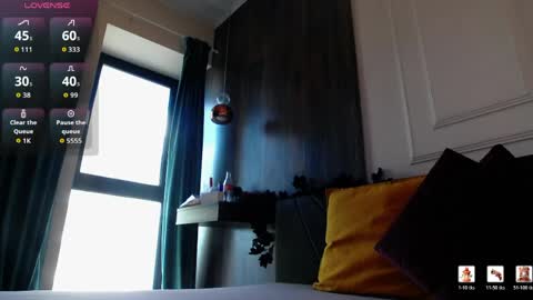Snapshot of raven_foxxy chatting on April 27, 5:49 am Raven Foxxy online show from April 27, 5:49 am