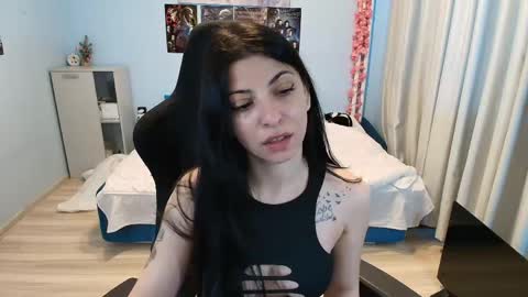 raven_haired_goddess online show from May 18, 7:14 am