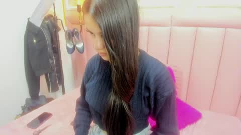 raven_loove online show from May 4, 5:20 pm