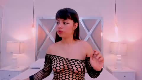 Snapshot of raven_luxx chatting on May 24, 7:41 pm RAVEN online show from May 24, 7:41 pm