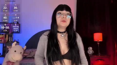 Snapshot of ravendark_666 chatting on March 12, 7:03 am Raven online show from March 12, 7:03 am