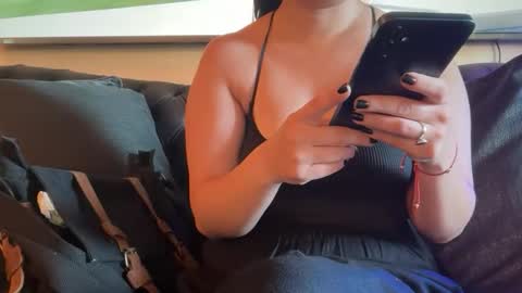 Snapshot of ravenelizabeth1 chatting on April 30, 4:46 pm Raven online show from April 30, 4:46 pm