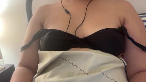 Snapshot of ravenelizabeth1 chatting on August 3, 9:04 am Raven online show from August 3, 9:04 am