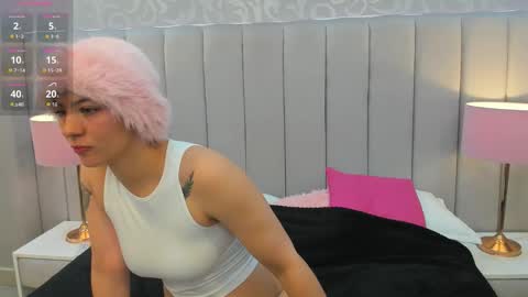 Snapshot of ravenfox_ chatting on February 19, 3:24 am Ravenfox online show from February 19, 3:24 am