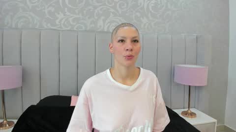 Snapshot of ravenfox_ chatting on March 15, 2:23 pm Ravenfox online show from March 15, 2:23 pm