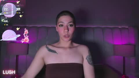 Snapshot of ravenfox_ chatting on April 9, 4:23 am Ravenfox online show from April 9, 4:23 am