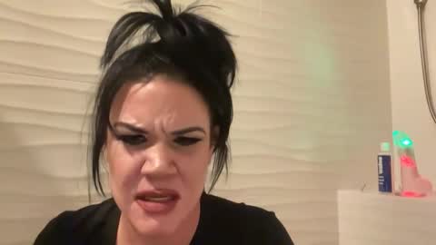 Raven Ray online show from May 22, 2:51 am
