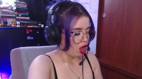 Snapshot of raventh_ chatting on September 22, 9:50 pm raventh_ online show from September 22, 9:50 pm