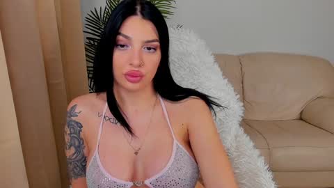 Snapshot of ravewithme9 chatting on January 20, 8:19 am Eva online show from January 20, 8:19 am