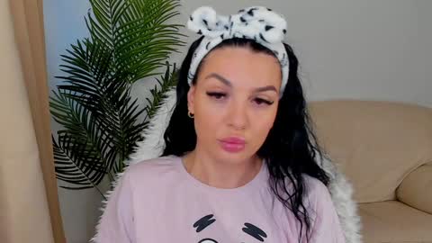 Snapshot of ravewithme9 chatting on February 4, 8:02 am Eva online show from February 4, 8:02 am