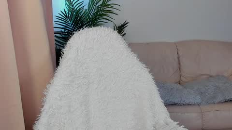 Snapshot of ravewithme9 chatting on March 11, 9:34 am Eva online show from March 11, 9:34 am