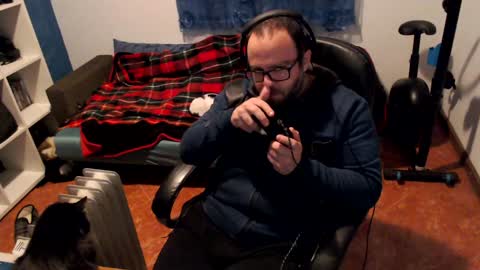 ravingr3d3 online show from February 6, 10:00 pm