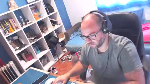 ravingr3d3 online show from September 19, 9:22 am