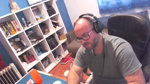 ravingr3d3 online show from September 20, 3:46 pm